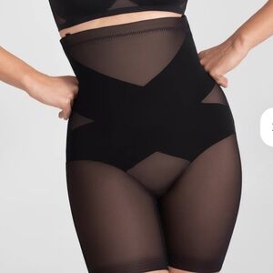 HONEYLOVE NWT BLACK SUPERPOWER SHAPING SHORT Size Small